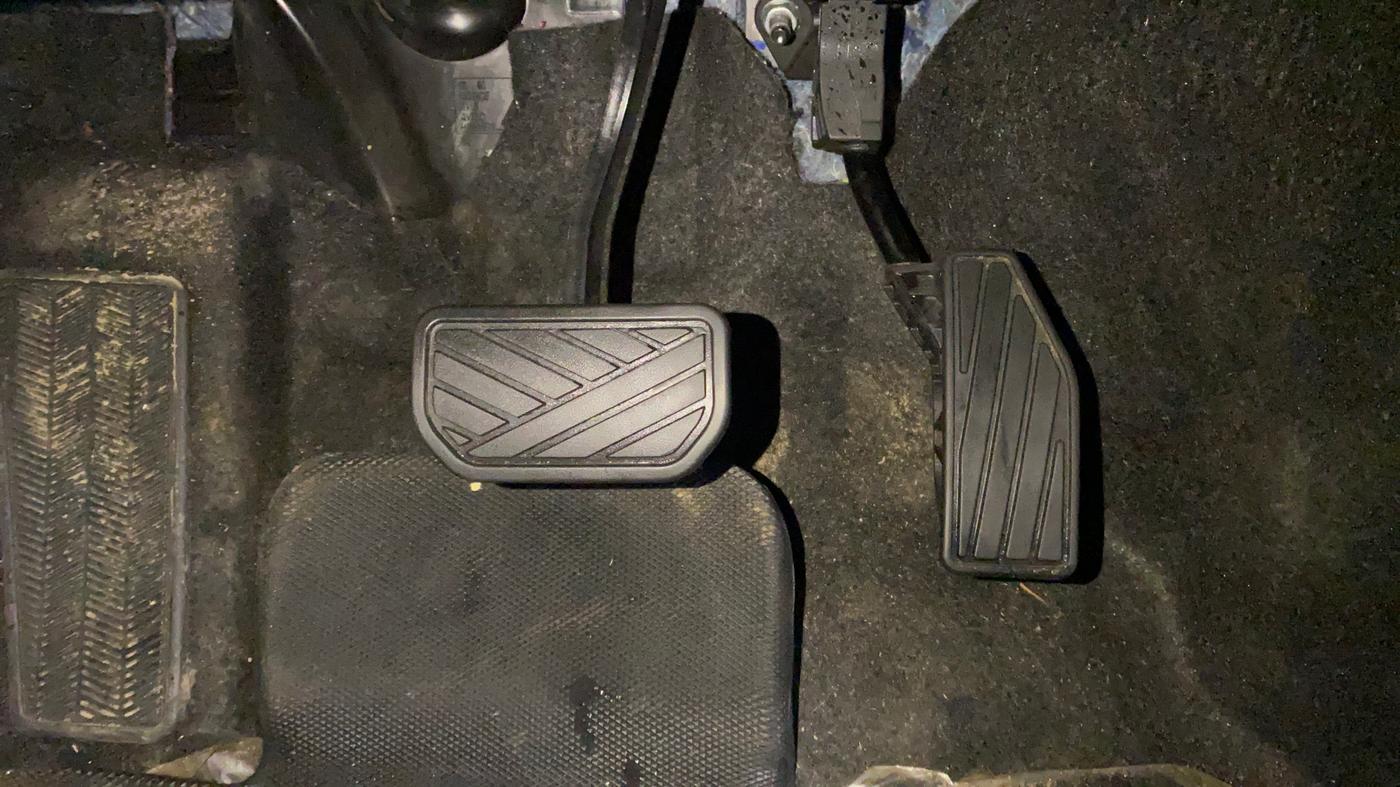 2025 Maruti FRONX DELTA PLUS 1.2L AGS, Petrol, Automatic, 977 km, Pedals