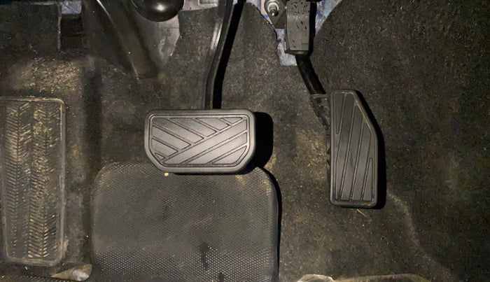 2025 Maruti FRONX DELTA PLUS 1.2L AGS, Petrol, Automatic, 977 km, Pedals