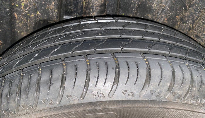 2025 Maruti FRONX DELTA PLUS 1.2L AGS, Petrol, Automatic, 977 km, Right Rear Tyre Tread