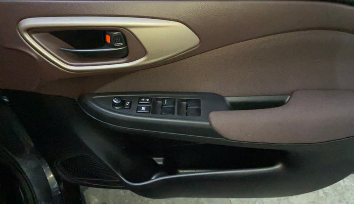 2025 Maruti FRONX DELTA PLUS 1.2L AGS, Petrol, Automatic, 977 km, Driver Side Door Panels Control