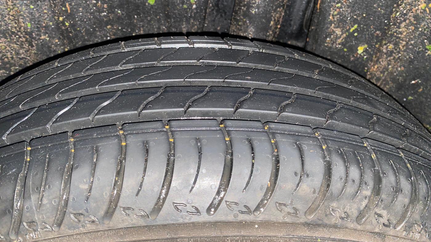 2025 Maruti FRONX DELTA PLUS 1.2L AGS, Petrol, Automatic, 977 km, Left Rear Tyre Tread