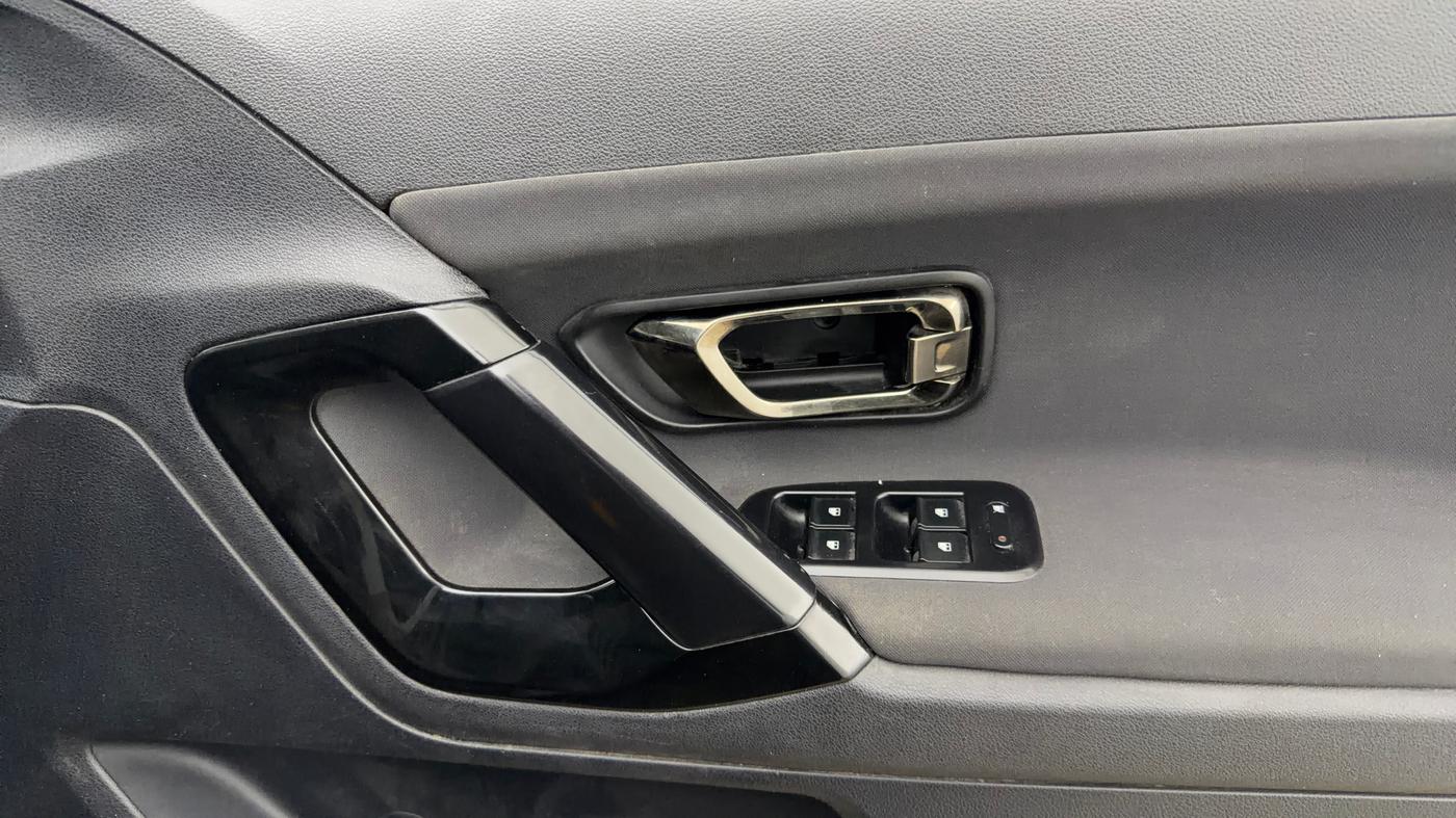 2020 Tata Harrier XT PLUS 2.0L KRYOTEC DARK EDITON, Diesel, Manual, 1,24,650 km, Driver Side Door Panels Control