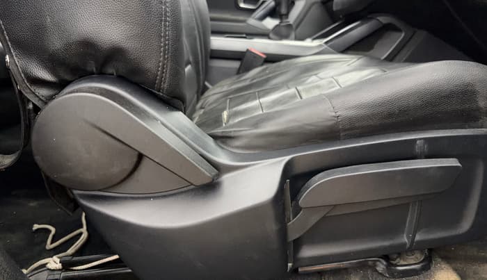 2020 Tata Harrier XT PLUS 2.0L KRYOTEC DARK EDITON, Diesel, Manual, 1,24,567 km, Driver Side Adjustment Panel