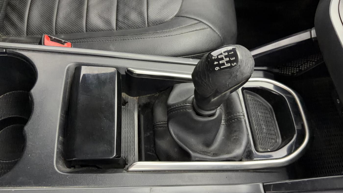 2020 Tata Harrier XT PLUS 2.0L KRYOTEC DARK EDITON, Diesel, Manual, 1,24,650 km, Gear Lever