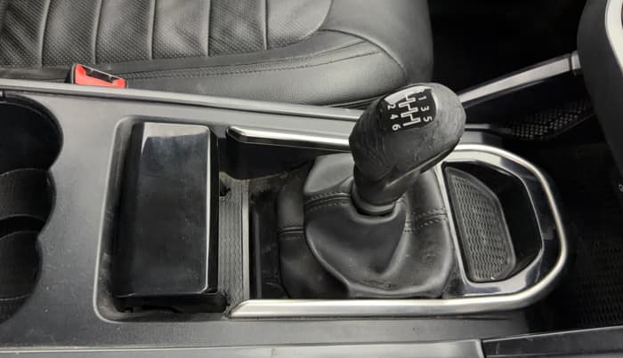 2020 Tata Harrier XT PLUS 2.0L KRYOTEC DARK EDITON, Diesel, Manual, 1,24,567 km, Gear Lever