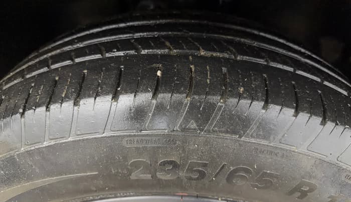 2020 Tata Harrier XT PLUS 2.0L KRYOTEC DARK EDITON, Diesel, Manual, 1,24,567 km, Right Front Tyre Tread