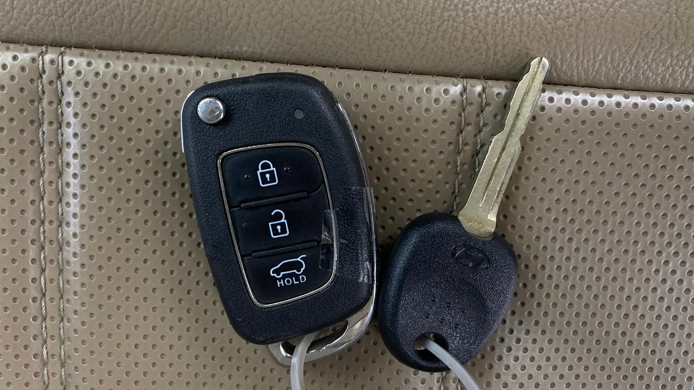 2022 Hyundai VENUE S (O) 1.0 Turbo Petrol DCT, Petrol, Automatic, 27,906 km, Key Close Up