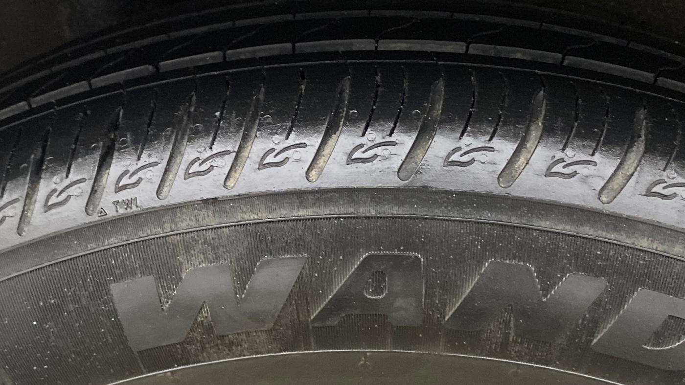 2022 Hyundai VENUE S (O) 1.0 Turbo Petrol DCT, Petrol, Automatic, 27,906 km, Right Rear Tyre Tread