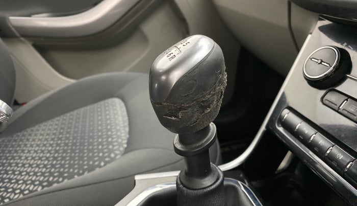 2018 Tata NEXON XZ PLUS PETROL, Petrol, Manual, 46,978 km, Gear lever - Knob cover torn