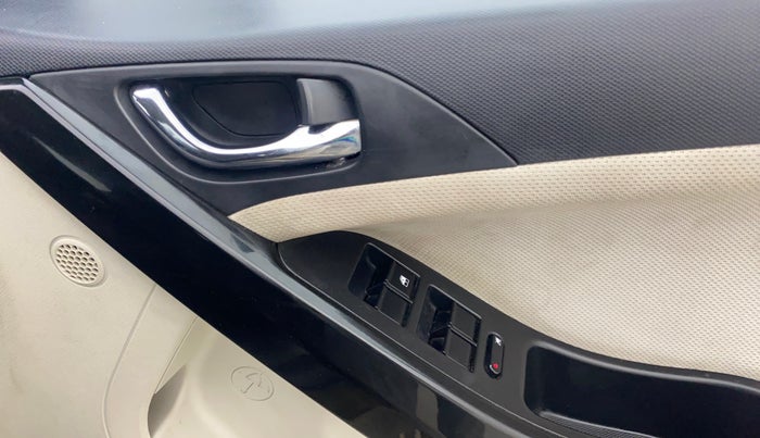 2020 Tata NEXON XZA PLUS PETROL, Petrol, Automatic, 73,896 km, Driver Side Door Panels Control