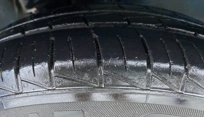 2020 Maruti Alto VXI, Petrol, Manual, 11,234 km, Left Front Tyre Tread