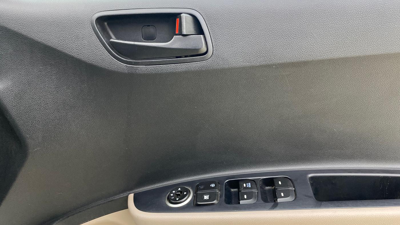 2017 Hyundai Grand i10 MAGNA 1.2 KAPPA VTVT, Petrol, Manual, 57,634 km, Driver Side Door Panels Control