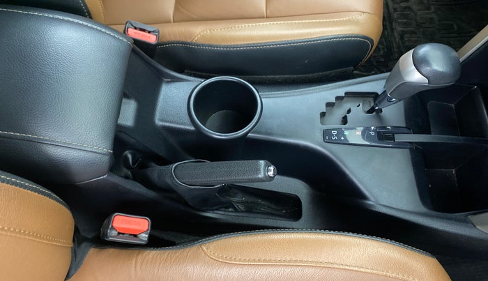 2022 Toyota Innova Crysta 2.7 ZX AT 7 STR, Petrol, Automatic, 32,464 km, Gear Lever