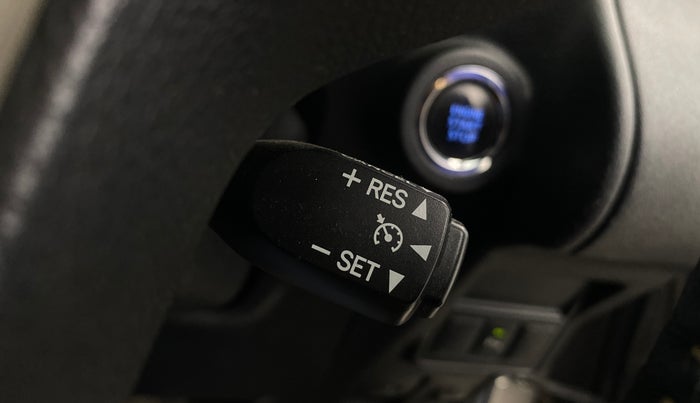 2022 Toyota Innova Crysta 2.7 ZX AT 7 STR, Petrol, Automatic, 32,464 km, Adaptive Cruise Control