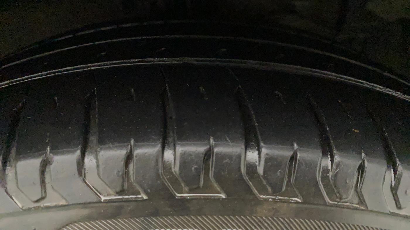 2012 Maruti Ertiga VDI, Diesel, Manual, 1,19,557 km, Right Front Tyre Tread
