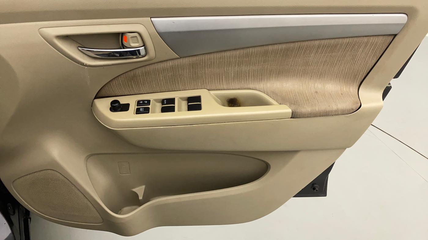 2012 Maruti Ertiga VDI, Diesel, Manual, 1,19,557 km, Driver Side Door Panels Control