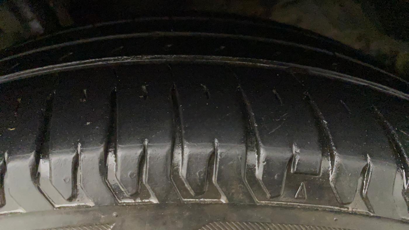 2012 Maruti Ertiga VDI, Diesel, Manual, 1,19,557 km, Left Front Tyre Tread