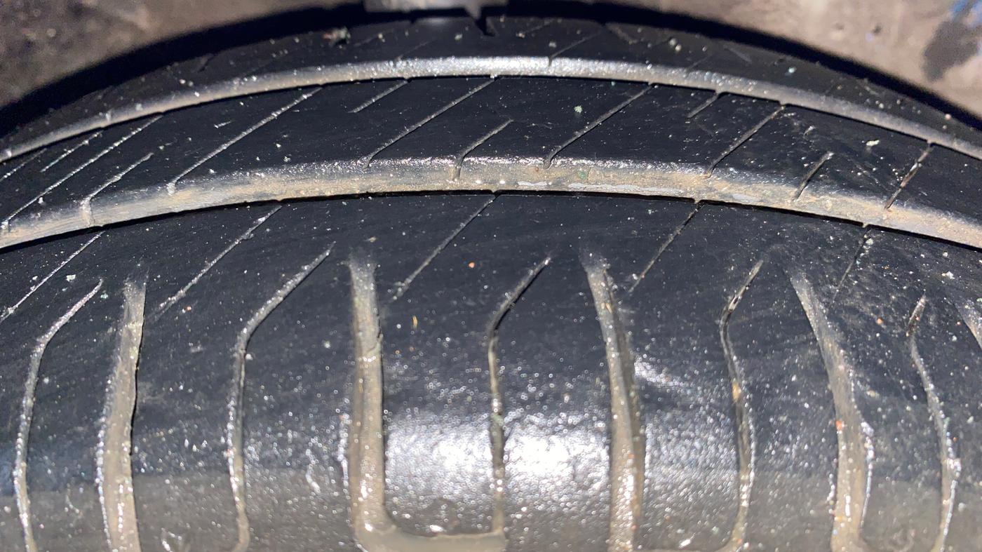 2013 Hyundai Eon SPORTZ, Petrol, Manual, 62,943 km, Right Front Tyre Tread