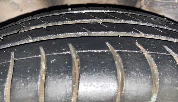 2013 Hyundai Eon SPORTZ, Petrol, Manual, 62,943 km, Left Rear Tyre Tread