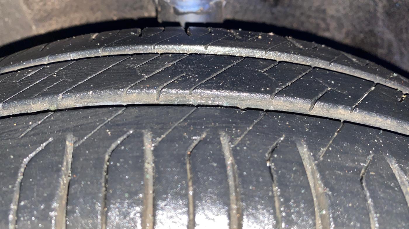 2013 Hyundai Eon SPORTZ, Petrol, Manual, 62,943 km, Left Front Tyre Tread