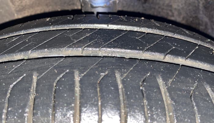 2013 Hyundai Eon SPORTZ, Petrol, Manual, 62,943 km, Left Front Tyre Tread