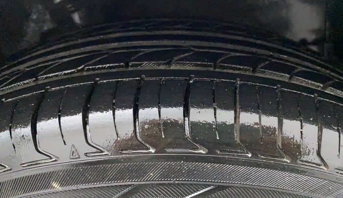 2014 Maruti Celerio VXI AMT, Petrol, Automatic, 62,177 km, Right Front Tyre Tread