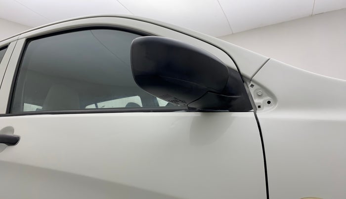 2014 Maruti Celerio VXI AMT, Petrol, Automatic, 62,177 km, Right rear-view mirror - Cover has minor damage
