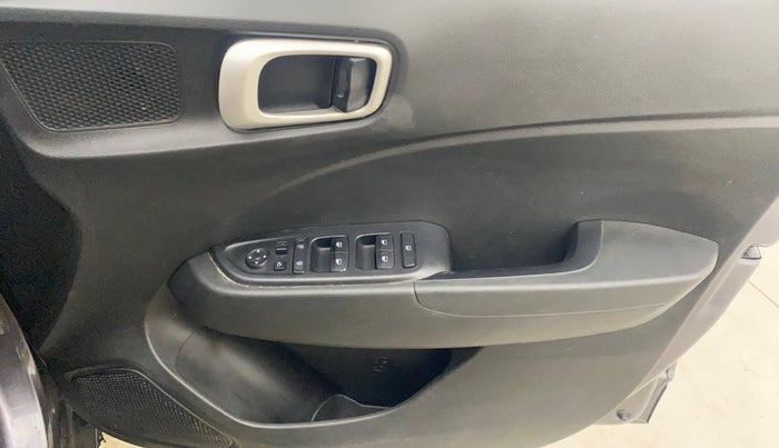 2019 Hyundai VENUE SX PLUS 1.0 TURBO DCT, Petrol, Automatic, 61,795 km, Driver Side Door Panels Control