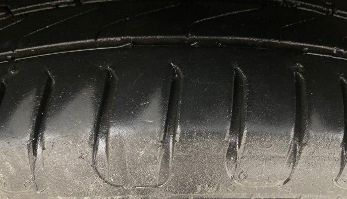 2014 Maruti Ertiga VXI ABS, Petrol, Manual, 1,11,542 km, Left Front Tyre Tread