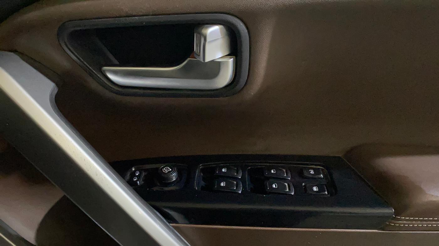 2023 Mahindra SCORPIO-N Z8 L DIESEL MT 2WD 7 STR, Diesel, Manual, 88,881 km, Driver Side Door Panels Control