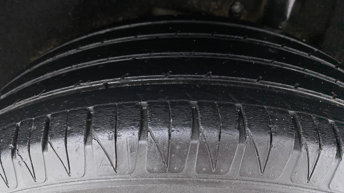 2018 Maruti Vitara Brezza ZDI, Diesel, Manual, 55,534 km, Left Rear Tyre Tread