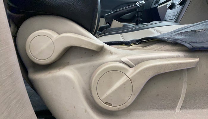 2018 Mahindra XUV500 W6, Diesel, Manual, 69,710 km, Driver Side Adjustment Panel