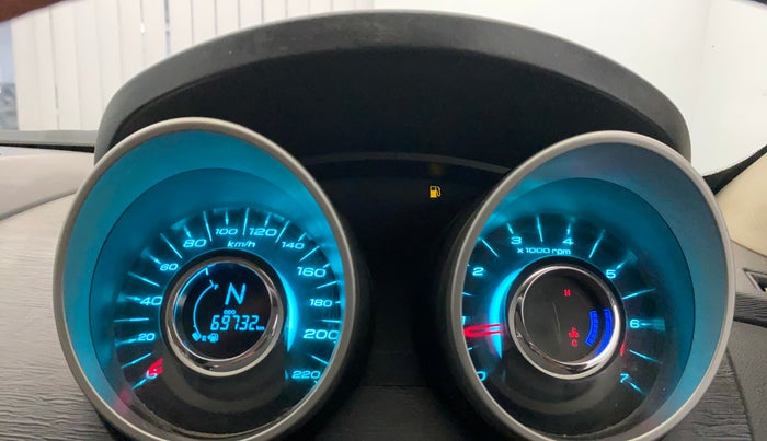 2018 Mahindra XUV500 W6, Diesel, Manual, 69,710 km, Odometer Image