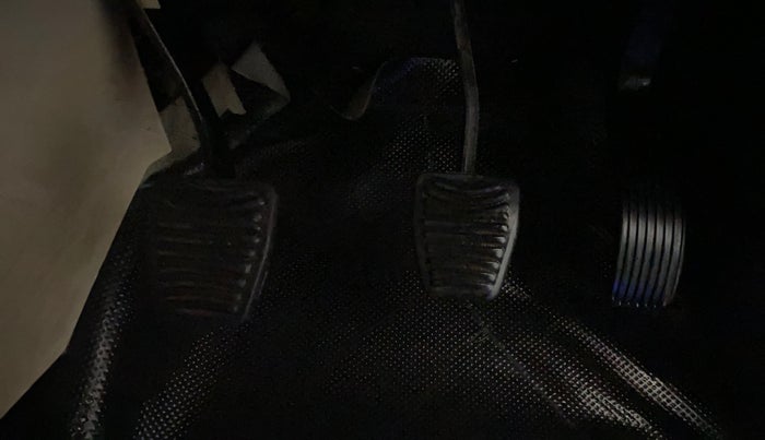 2018 Mahindra XUV500 W6, Diesel, Manual, 69,710 km, Pedals