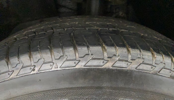 2018 Mahindra XUV500 W6, Diesel, Manual, 69,710 km, Left Front Tyre Tread