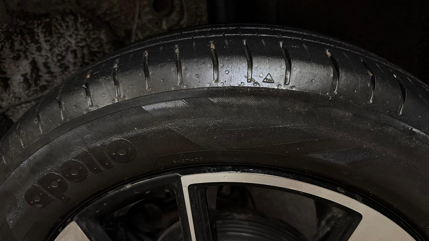 2024 Tata PUNCH ACCOMPLISHED DAZZLE PACK AMT, Petrol, Automatic, 42,564 km, Left Rear Tyre Tread