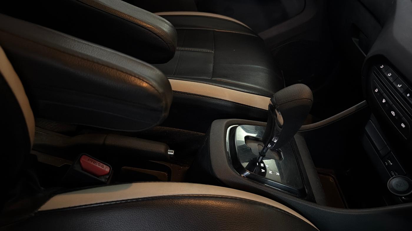 2024 Tata PUNCH ACCOMPLISHED DAZZLE PACK AMT, Petrol, Automatic, 42,564 km, Gear Lever