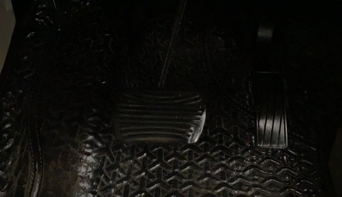 2021 Mahindra XUV300 W8 (O) 1.5 DIESEL AMT, Diesel, Automatic, 79,822 km, Pedals