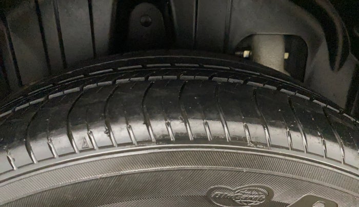 2021 Mahindra XUV300 W8 (O) 1.5 DIESEL AMT, Diesel, Automatic, 79,822 km, Right Rear Tyre Tread