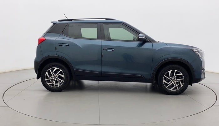 2022 Mahindra XUV300 W8 (O) 1.2 PETROL AMT, Petrol, Automatic, 6,910 km, Right Side View