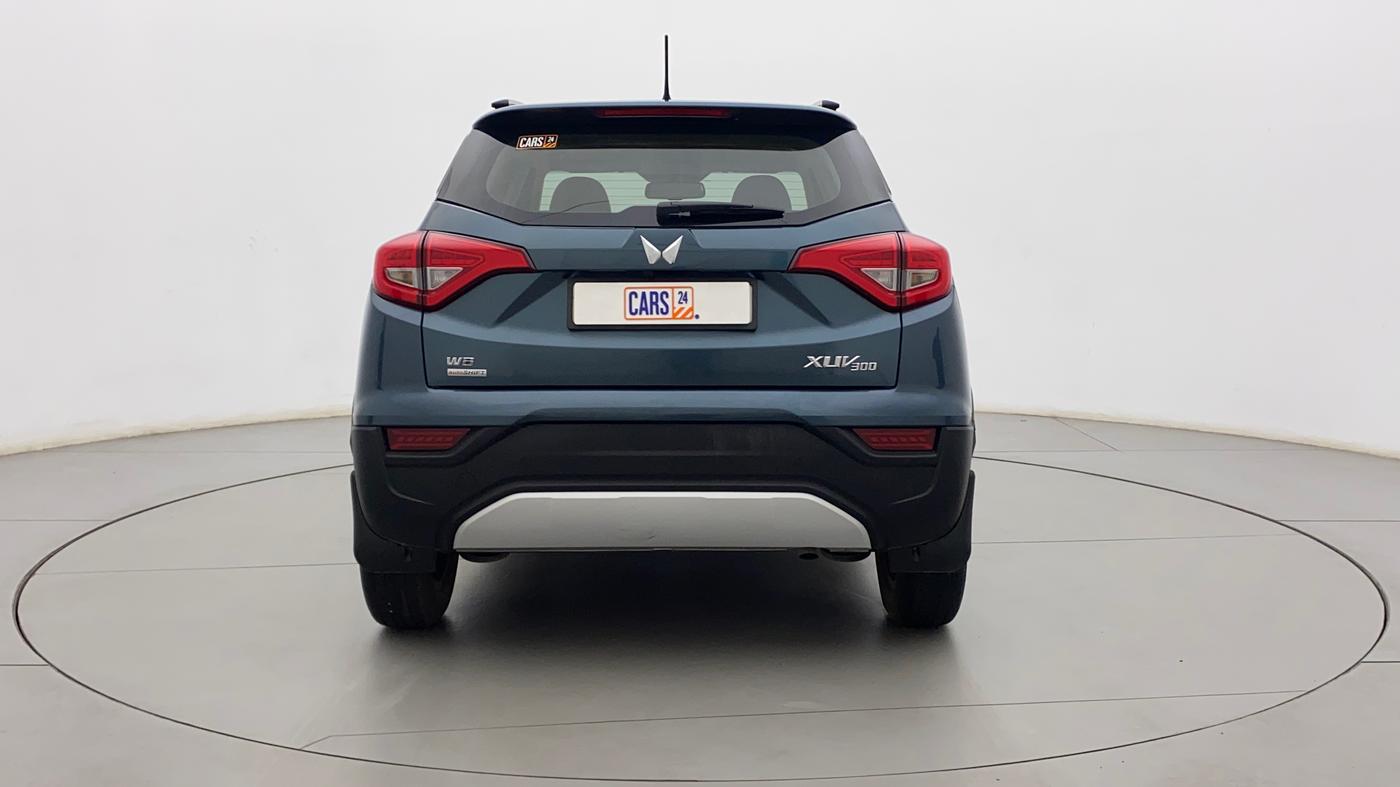 2022 Mahindra XUV300 W8 (O) 1.2 PETROL AMT, Petrol, Automatic, 6,910 km, Back/Rear