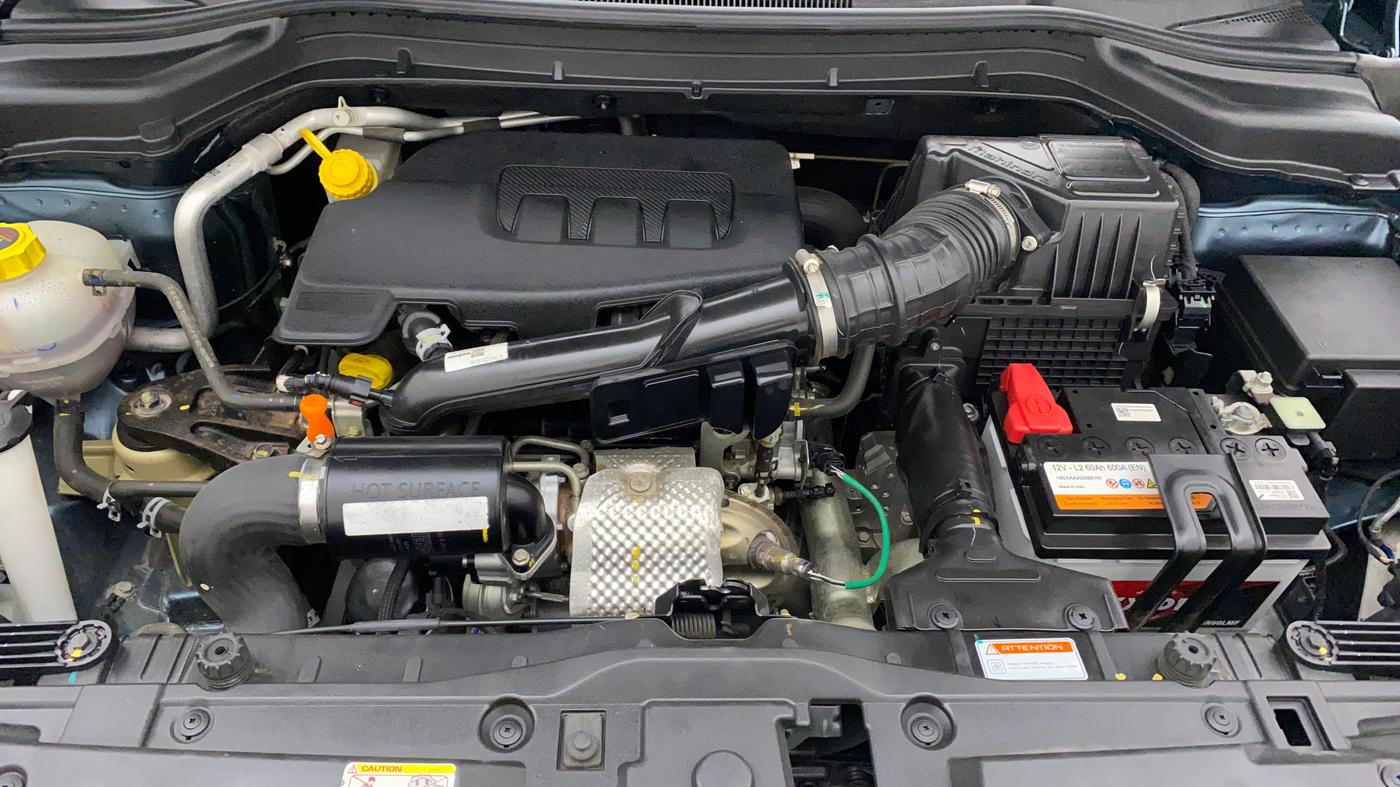 2022 Mahindra XUV300 W8 (O) 1.2 PETROL AMT, Petrol, Automatic, 6,910 km, Open Bonet