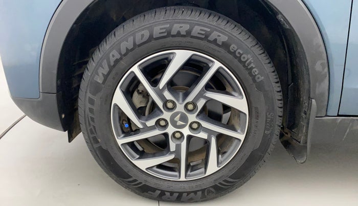 2022 Mahindra XUV300 W8 (O) 1.2 PETROL AMT, Petrol, Automatic, 6,910 km, Left Front Wheel