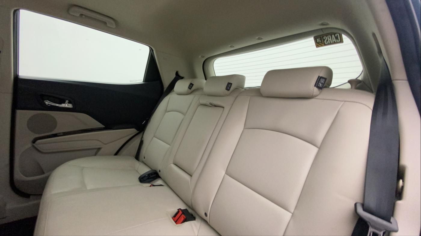 2022 Mahindra XUV300 W8 (O) 1.2 PETROL AMT, Petrol, Automatic, 6,910 km, Right Side Rear Door Cabin