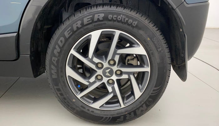 2022 Mahindra XUV300 W8 (O) 1.2 PETROL AMT, Petrol, Automatic, 6,910 km, Left Rear Wheel