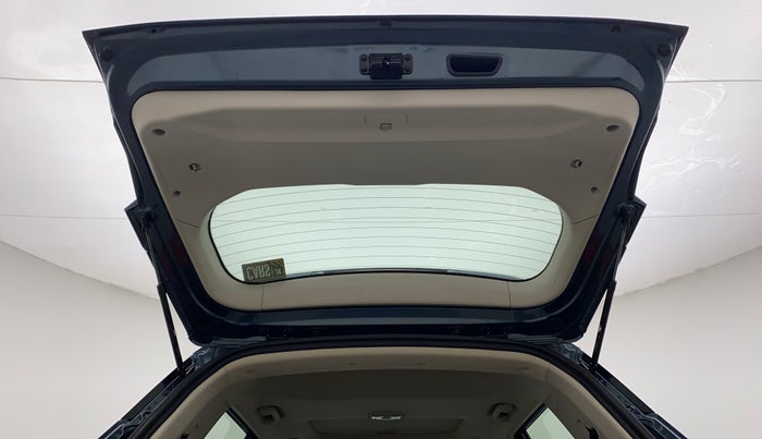 2022 Mahindra XUV300 W8 (O) 1.2 PETROL AMT, Petrol, Automatic, 6,910 km, Boot Door Open