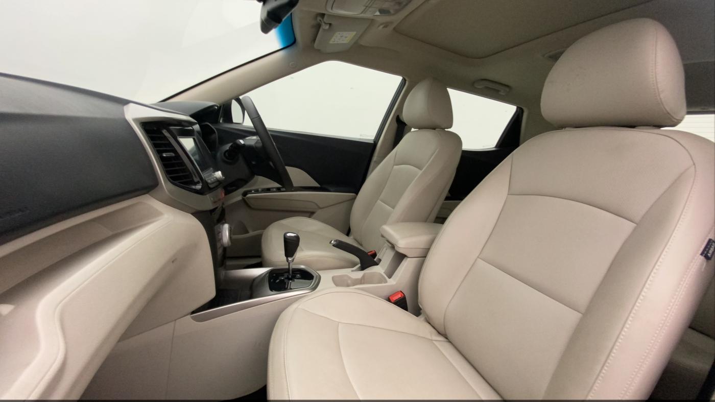 2022 Mahindra XUV300 W8 (O) 1.2 PETROL AMT, Petrol, Automatic, 6,910 km, Right Side Front Door Cabin