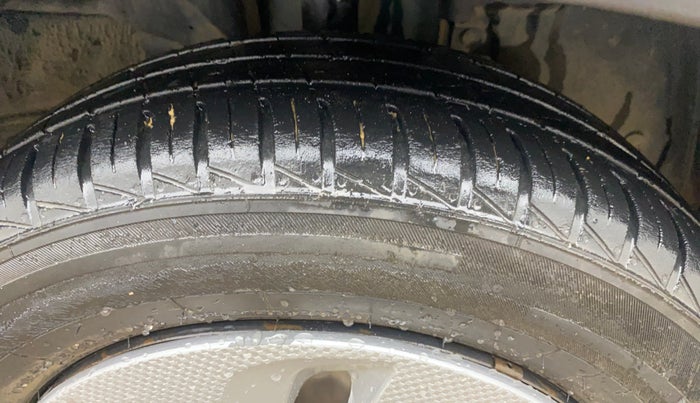 2021 Renault Kwid CLIMBER 1.0 (O), Petrol, Manual, 28,245 km, Right Front Tyre Tread