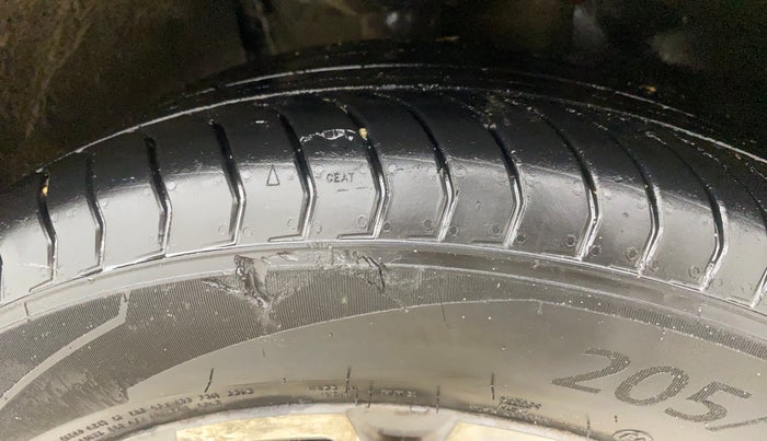 2021 Skoda KUSHAQ STYLE 1.0L TSI AT, Petrol, Automatic, 60,089 km, Right Front Tyre Tread