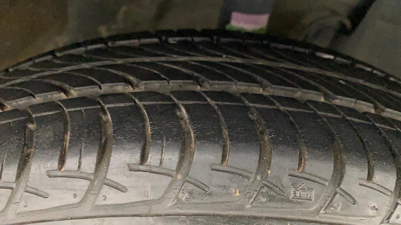 2019 Datsun Go Plus T(O), CNG, Manual, 26,897 km, Right Front Tyre Tread
